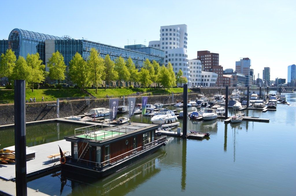 Düsseldorf MedienHafen – Boats docked in the modern media harbor district
