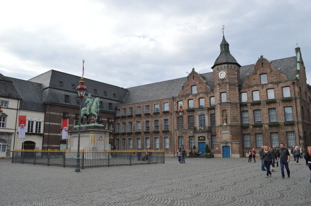 Düsseldorf City Hall at Marktplatz – Historic building with equestrian statue of Jan Wellem