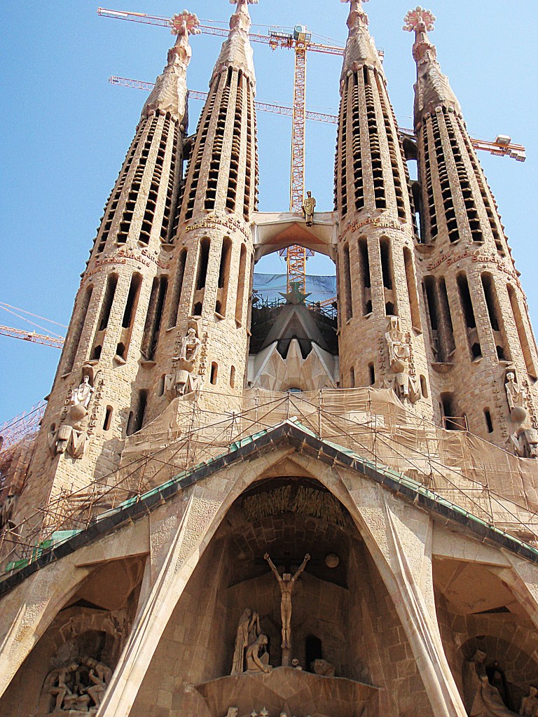 sagrada familia basilica in barcelona – unfinished architectural masterpiece by gaudí