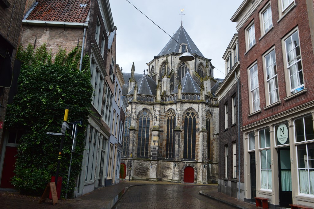Stunning Gothic facade of Dordrecht's Grote Kerk with dramatic clouds — Dordrecht stock photos