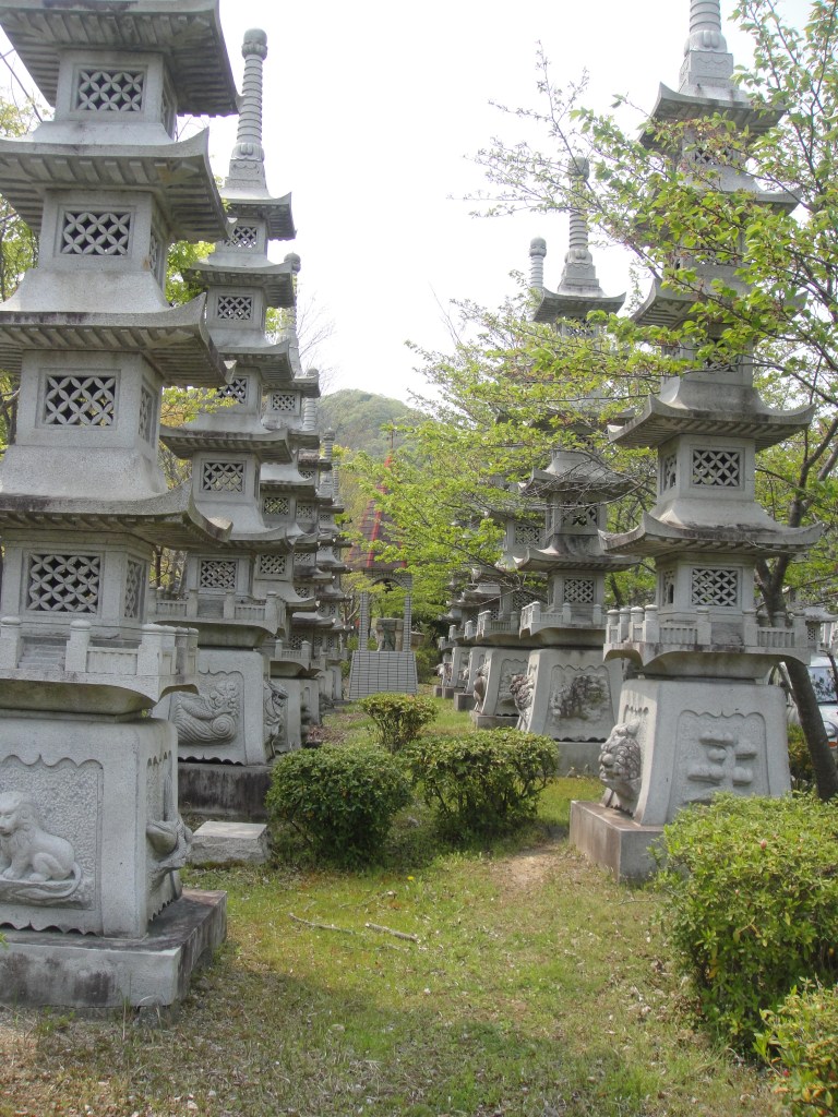 Stone pagoda structures at Taiyo Park in Himeji – Himeji stock photos