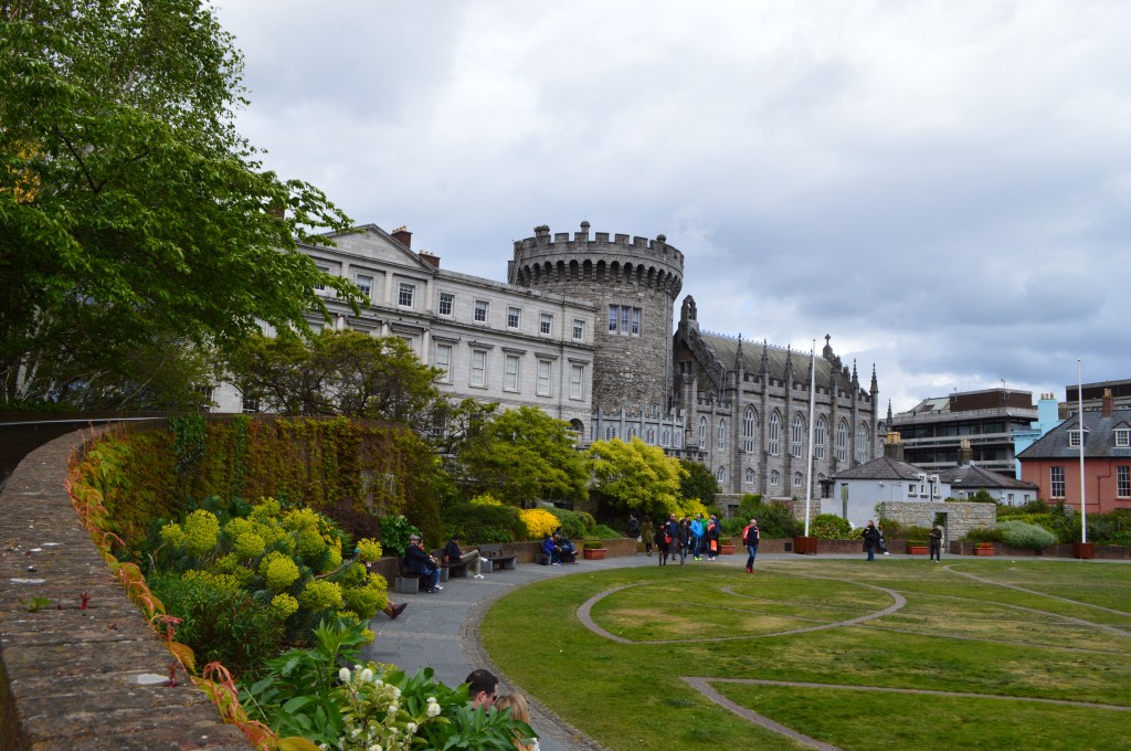 A view of Dublin Castle and its gardens under a cloudy sky in Dublin, Ireland. - Ireland stock photos