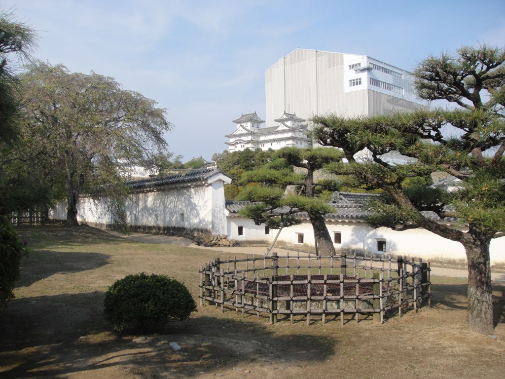 Himeji Castle surrounded by traditional gardens and trees – Himeji stock photos