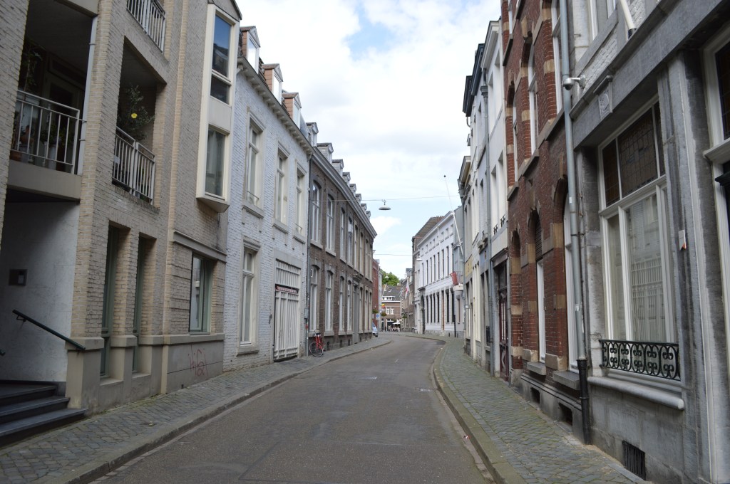 Empty cobblestone street in Maastricht old town – Maastricht stock photos