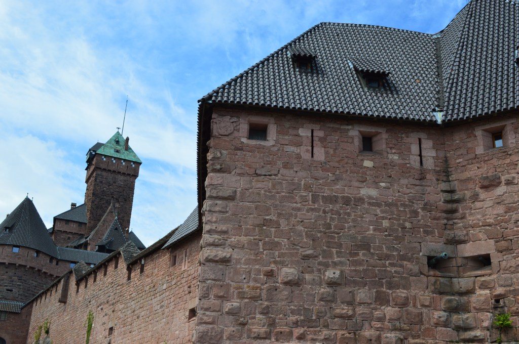 Old brick wall structure in Venlo with tiled rooftop – Venlo stock photos